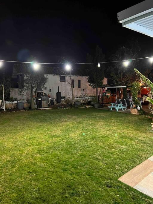 אחוזת היניבים Yaniv Estate Villa Nurit Екстериор снимка
